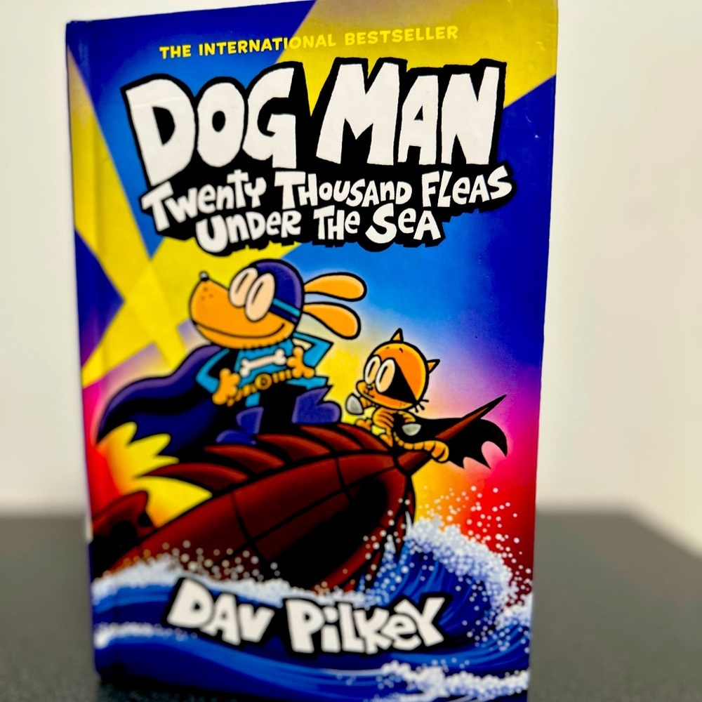 Dog Man 11: Twenty Thousand Fleas Under the Sea (the ... by Pilkey, Dav Hardback - Picture 1 of 7